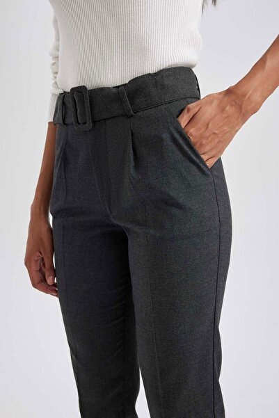 DeFacto Pantolon Slim Fit Dar Kesim Yüksek Bel Kemerli Cepli Y4197az23au