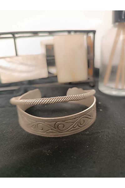 KAVELE 100% Pure Copper Bracelet with Motif and Twist Set-Silver Coated Enli