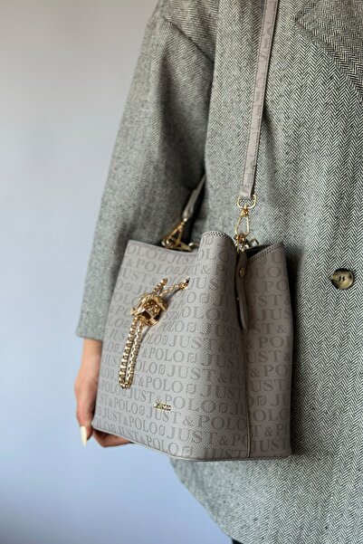 Just Polo حقيبة كتف نسائية بسلسلة مكونة من 3 أقسام وطباعة مونوغرام AS2065 -GZD-