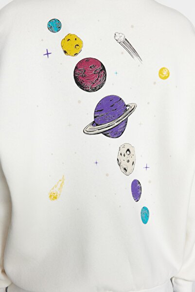 Trendyol Collection White Thick Fleece Inside Printed Crew Neck Regular/Normal Fit Knitted Sweatshirt TWOAW24SW00175