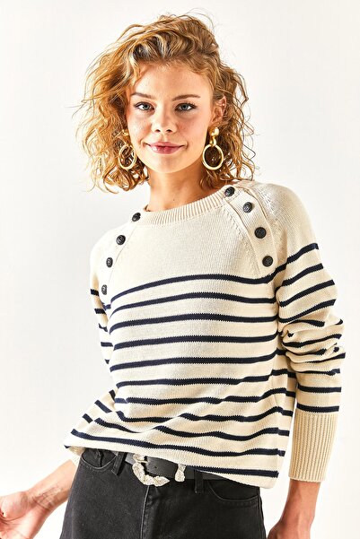Olalook Kadın Ekru Omuzu Düğme Detaylı Yumuşak Dokulu Triko Kazak KZK-19000612