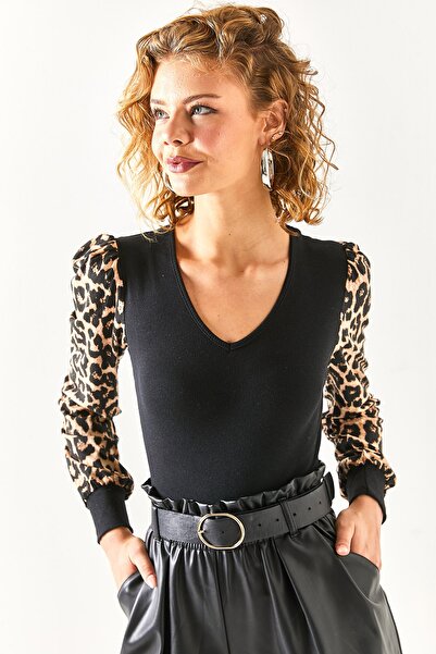 Olalook Dámská černá halenka s leopardím výstřihem do V a zdobená lycrou BLZ-19002382