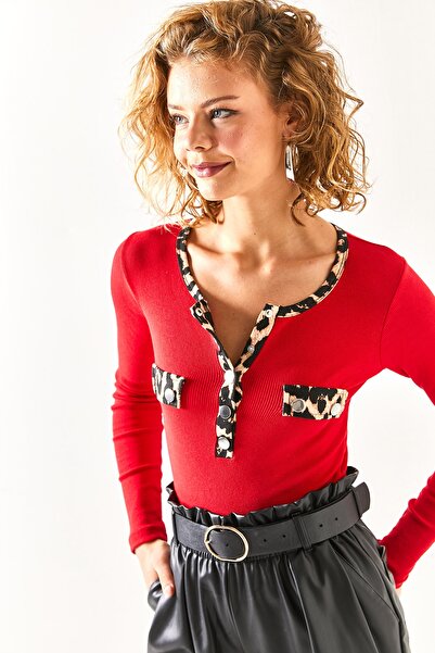 Olalook Kadın Kırmızı Çıtçıtlı Leopar Garnili Likralı Pamuk Bluz BLZ-19002383