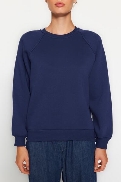 Trendyol Collection Sötétkék laza/kényelmes szabású Basic Raglan Sleeve Crew nyakú kötött pulóver TWOAW24SW00104