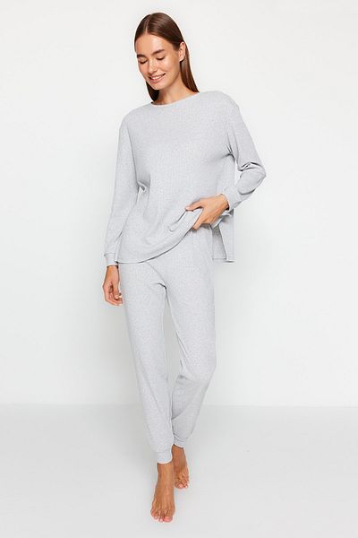 Trendyol Collection Pyjama-Set aus grauer Baumwollstrick mit Kordel - weite Passform Thmaw21pt0688