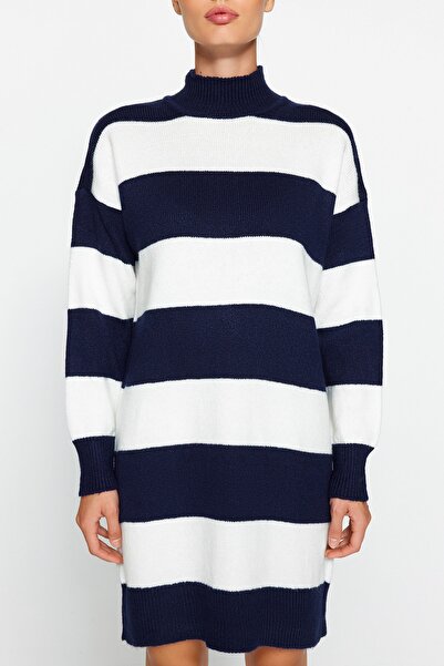 Trendyol Collection Námořnická modrá mini úplet Široký střih - svetrové šaty se stojáčkem Twoaw24El00059