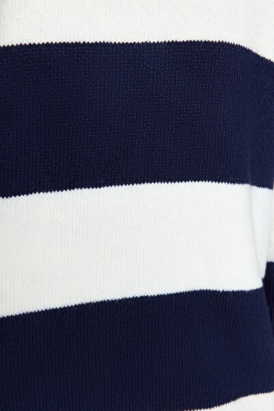 Trendyol Collection Námořnická modrá mini úplet Široký střih - svetrové šaty se stojáčkem Twoaw24El00059