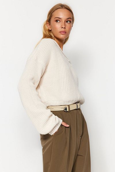 Trendyol Collection Steinfarbener Strickpullover mit U-Boot-Ausschnitt TWOAW24KZ00995