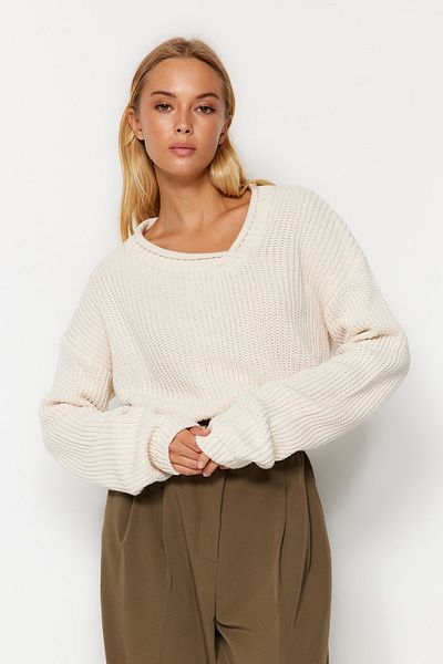Trendyol Collection Steinfarbener Strickpullover mit U-Boot-Ausschnitt TWOAW24KZ00995