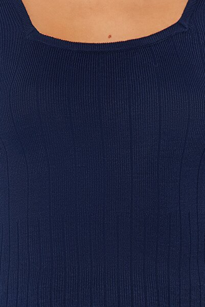 Trendyol Collection Čtvercový límec Navy Blue Crop Knitwear Svetr - TWOAW24KZ01199