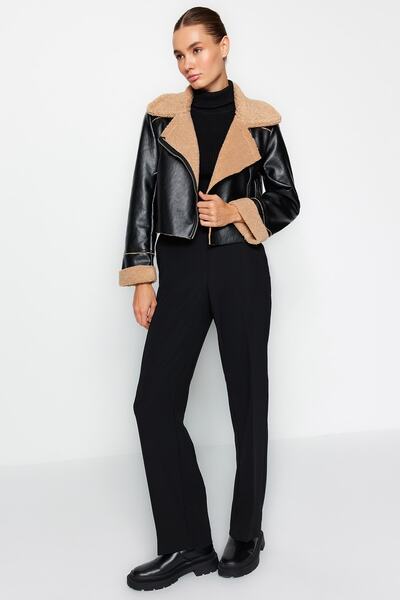 Trendyol Collection Černý plyšový kabát z umělé kůže TWOAW24MO00260