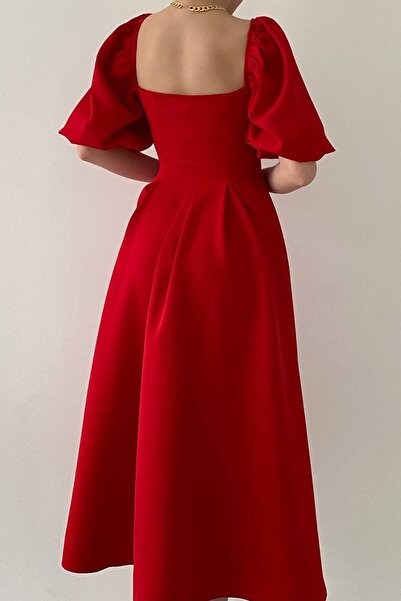 lovebox Atlas Kumaş Straplez Yaka Pileli Kloş Kesim Midi Boy Kısa Balon Kollu Kırmızı Abiye Elbise 167
