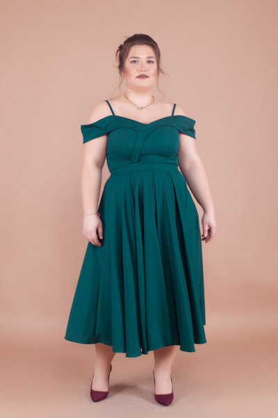 NO48 Rochie pliată cu bretele, cu detaliu de umăr scobit, în mărime mare, de ...