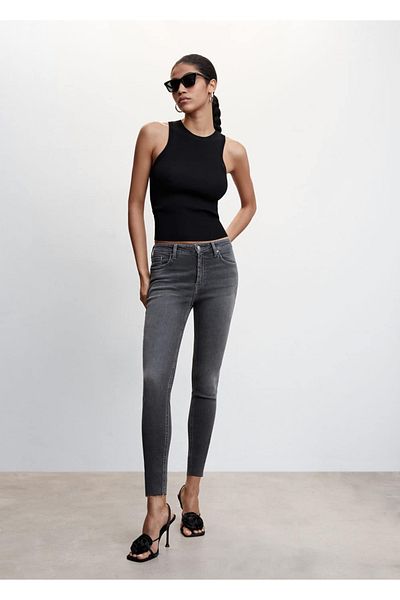 MANGO Woman Röhrenjeans mit kurzem Schnitt