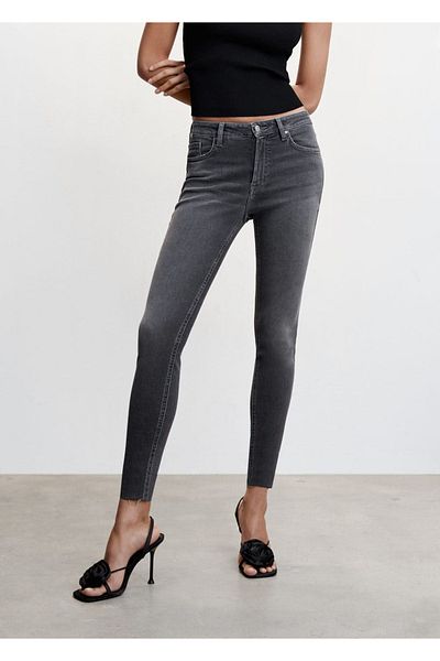 MANGO Woman Röhrenjeans mit kurzem Schnitt