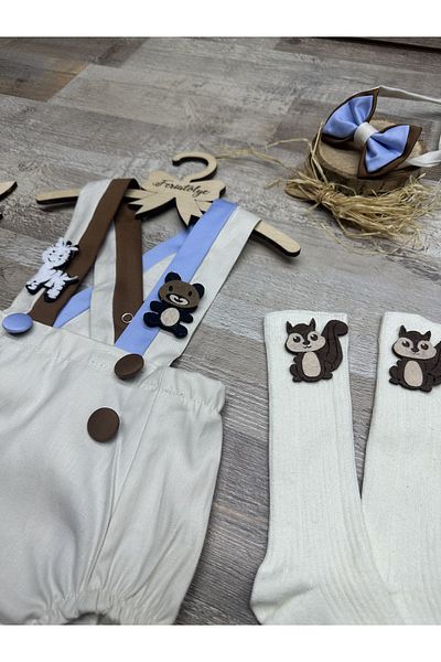 Feriatolye Cream brown blue colored baby boy lounger with teddy bear zebra squirrel figure