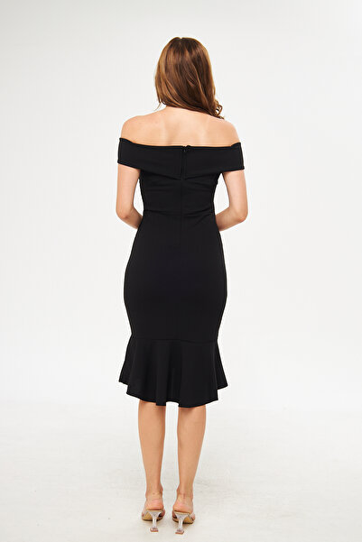 bayansepeti Μαύρο βραδινό φόρεμα 2870 με λεπτή εφαρμογή από ύφασμα κρεπ, διαγώνιος γιακάς