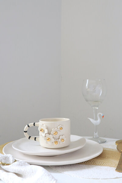 ada mia seramik Papatya Figürlü 24k Altın Dekorlu El Yapımı Seramik Mug 250ml