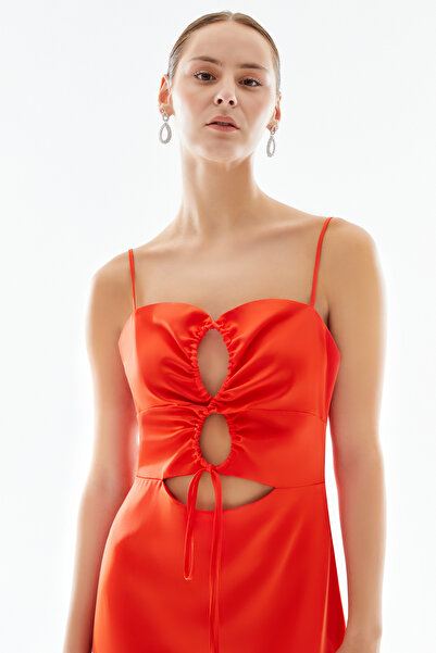 adL Night Zoom Önü Bağlamalı Dekolteli Saten Elbise