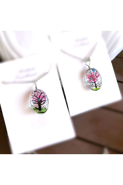 QUEEN AKSESUAR Trend 3 d-dimensional transparent oval glass inside chinese sakura tree flowery butterfly dome pendant with chain