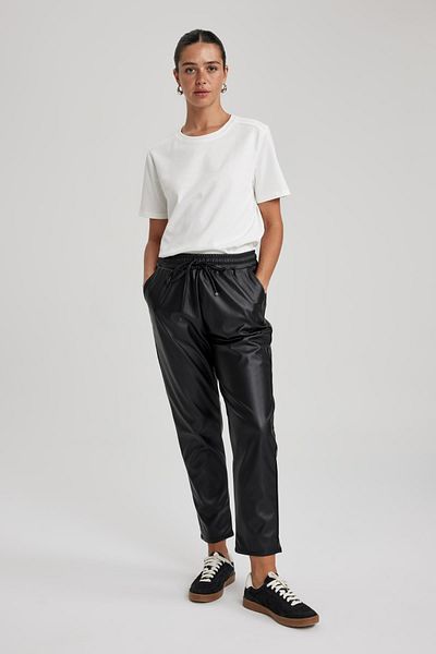 DeFacto High Waist Pocketed Standard Leg Faux Leather Jogger Pants V8072Az23Wn