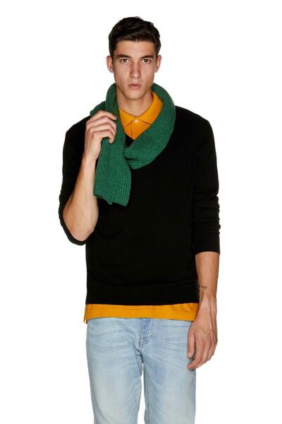 United Colors of Benetton Ανδρικό πουλόβερ με λαιμόκοψη σε σχήμα V 311931002U...