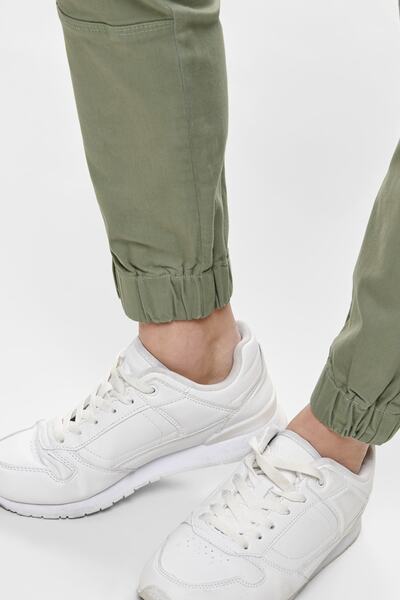 ONLY Ölgrüne Cargohose mit elastischem Bein für Damen - 15170889 ONLMISSOURI