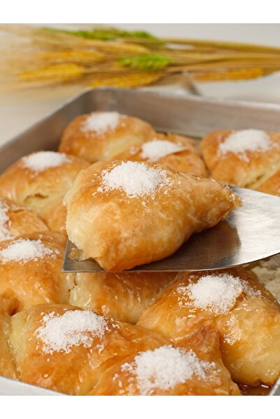 Nejla Hanım Ev Tatlıları Şerbetli Üçgen Laz Böreği