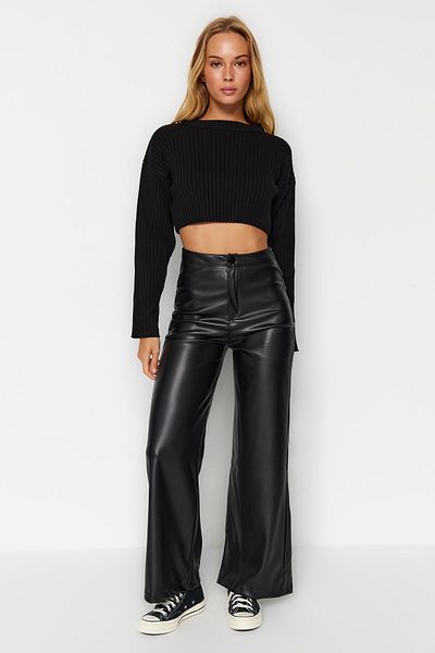 Trendyol Collection Schwarze Strickhose aus Kunstleder mit weitem Bein und Taschen und detaillierten Details TWOAW24PL00103