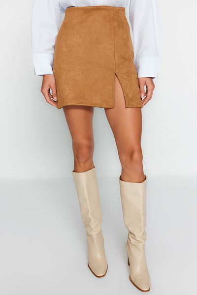 Trendyol Collection Velbloudí semišová mini pletená sukně s rozparkem TWOAW24ET00211
