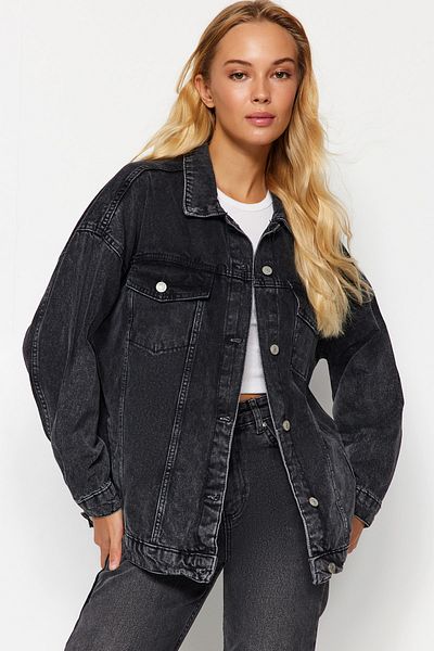 Trendyol Collection Schwarze Oversize-Trucker-Jeansjacke TWOAW23CE00189