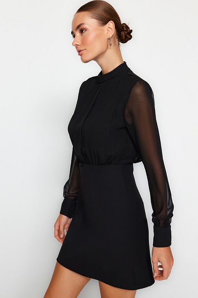 Trendyol Collection Schwarzes A-Linien-Minikleid aus gewebtem Chiffon mit Stehkragen und Futter TWOAW24EL00296