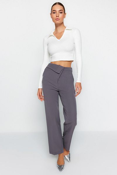 Trendyol Collection Anthrazitfarbene, gerade geschnittene Webhose mit Gürtel und detailliertem Detail TWOAW24PL00055