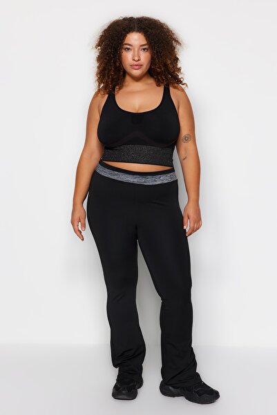 Trendyol Curve Detailní pletené tepláky v černém španělském pasu TBBSS22EA0055