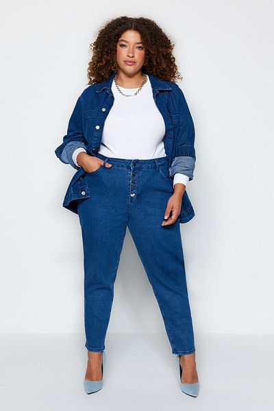 Trendyol Curve Blugi Mom Fit cu detaliu cu nasturi albastri TBBSS23AR00016
