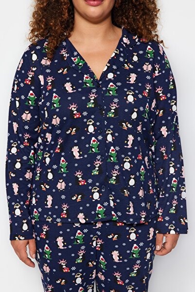 Trendyol Curve Újévi témájú sötétkék kötött pizsama szett - inggallér TBBAW24AI00002