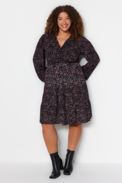 Trendyol Curve Μίνι πλεκτό φόρεμα σε γραμμή Α με μπορντό φλοράλ στάμπα Φόρεμα μεγάλου μεγέθους TBBAW23AH00003