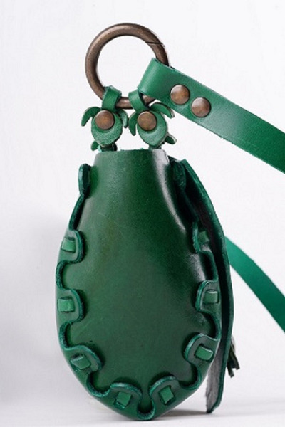 İSTANBUL SANDALET حقيبة كتف نسائية مصنوعة يدويًا من الجلد الطبيعي باللون الأخضر