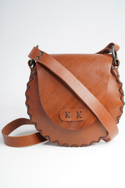 İSTANBUL SANDALET حقيبة كتف نسائية مصنوعة يدويًا من الجلد البني الطبيعي