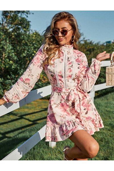 1Moda1Tarz Kadın Pembe Hakim Yaka Çiçek Desen Dantel Detaylı Kuşaklı Midi Elbise