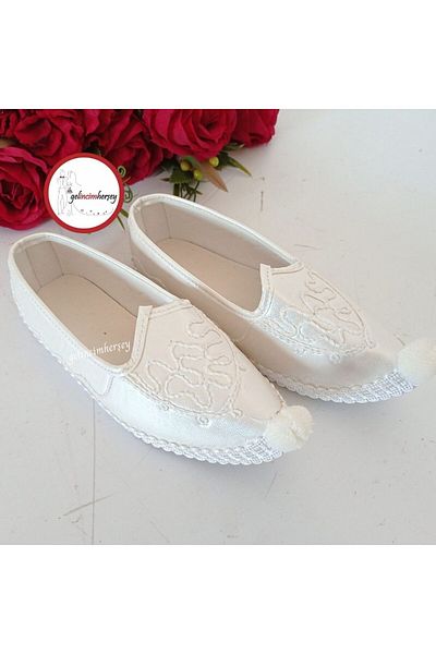 Gelincimherşey Embroidered Cream Sandal with Pompom Tip for Local Circumcision Costume
