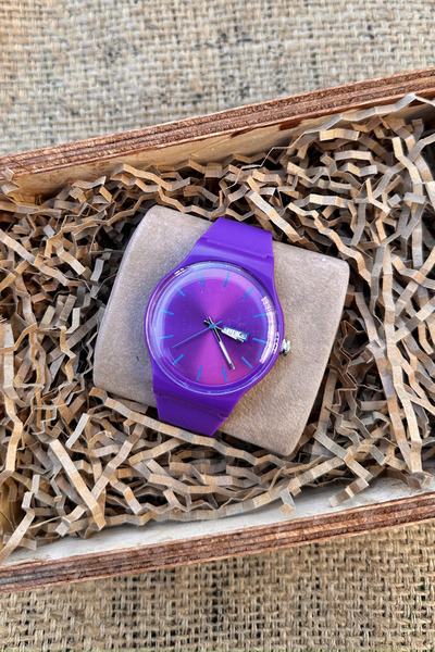 pierrose Mor Renk Silikon Kordon Takvimli Unisex Spor Kol Saati