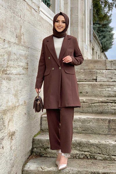 Bym Fashion Κοστούμι παντελόνι με λεπτομέρεια κοντό σακάκι 8352 Καφέ
