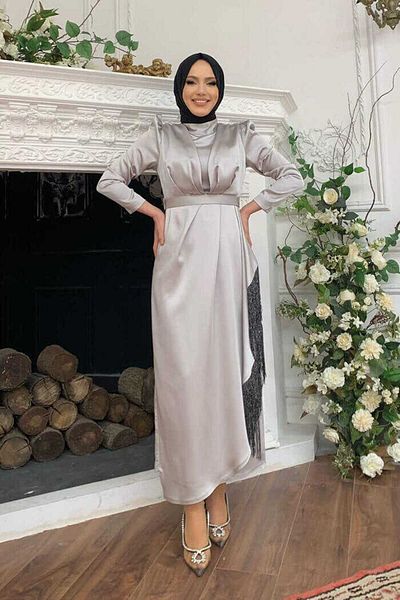 Bym Fashion Rock-Abendkleid aus Satin mit Quastendetail und Gürtelzubehör 3763 Grau