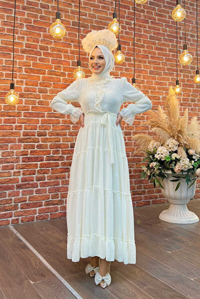 Bym Fashion Warstwowa sukienka z paskiem i falbaną w talii 3495 Ecru