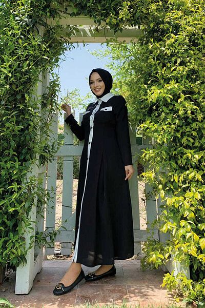 Bym Fashion Ferace-Kleid mit geknöpfter Tasche und detailliertem Ausschnitt, 7824, Schwarz