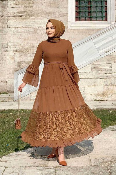 Bym Fashion Φόρεμα με δαντέλα με λεπτομέρεια δαντέλας με φύλλο σιφόν 3584 Tan