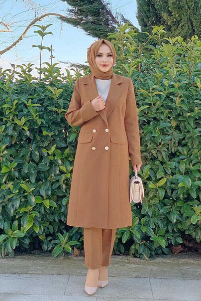 Bym Fashion Σετ παντελόνι με μακρύ μπουφάν με τσέπη και κουμπιά 8357 Tan