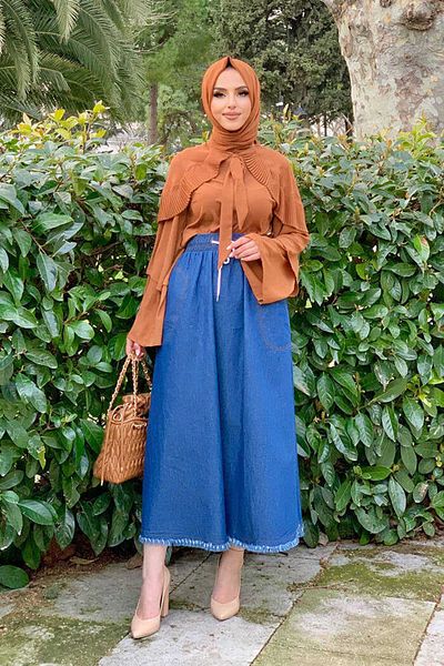 Bym Fashion Μπλούζα με βολάν ώμου Κολάρα δεμένο με στρώσεις Λεπτομέρεια μανίκι 5263 μαύρισμα