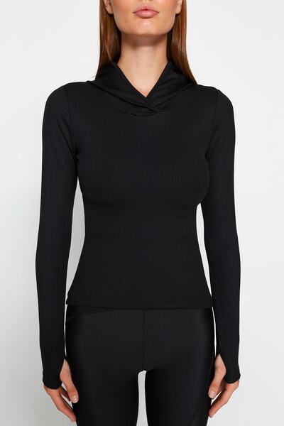 Trendyol Collection Černý pletený sportovní top s žebrovaným palcem a vyříznutým detailem Thmaw24Bz00004